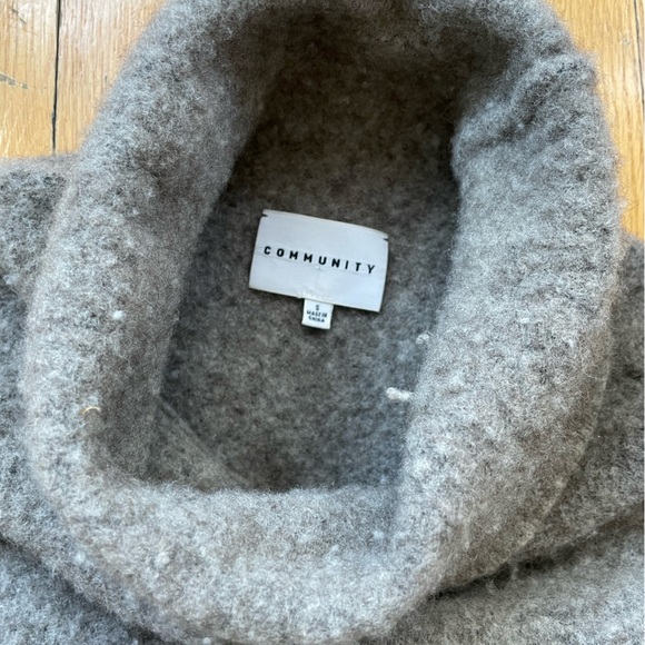 Community wool sweater in grey - Picture 5 of 6